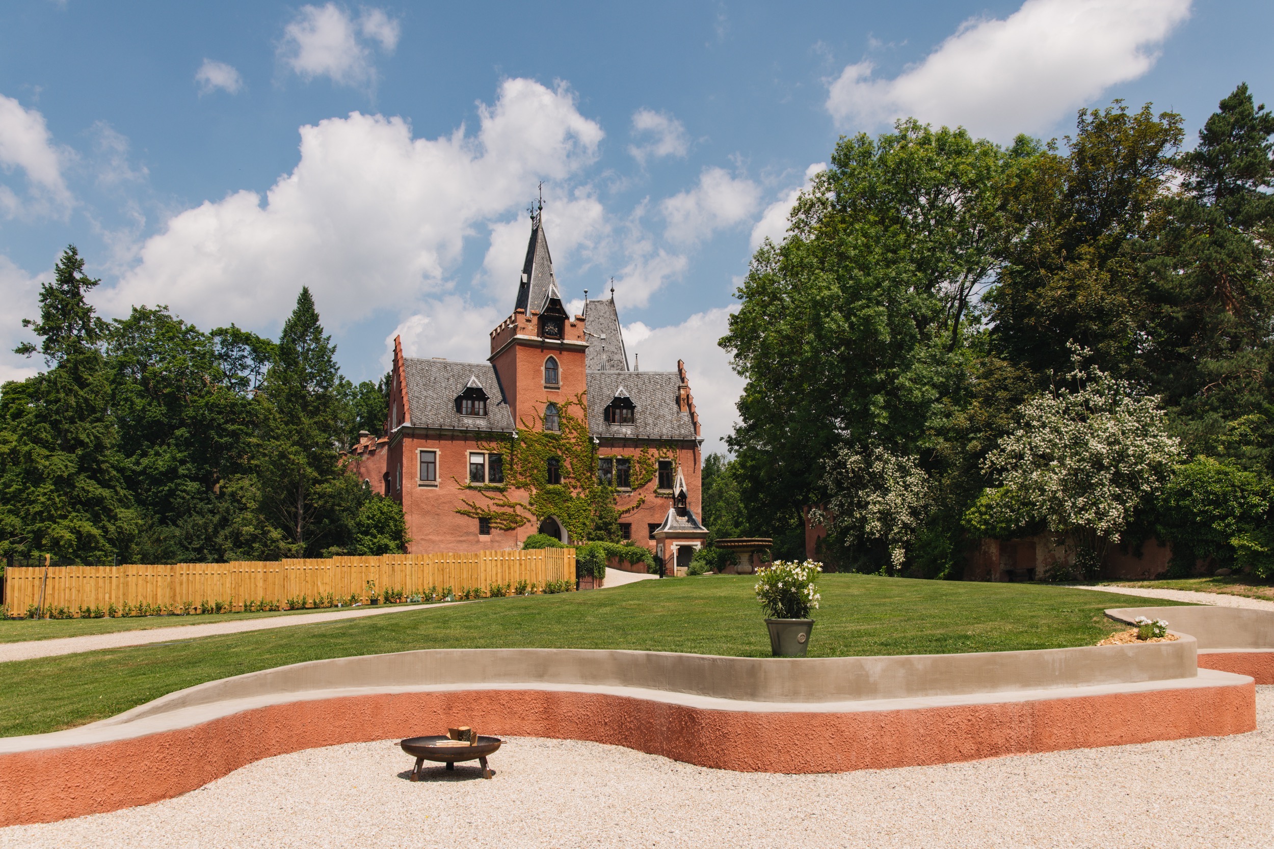 Castle Cerveny Hradek Sedlcany 13