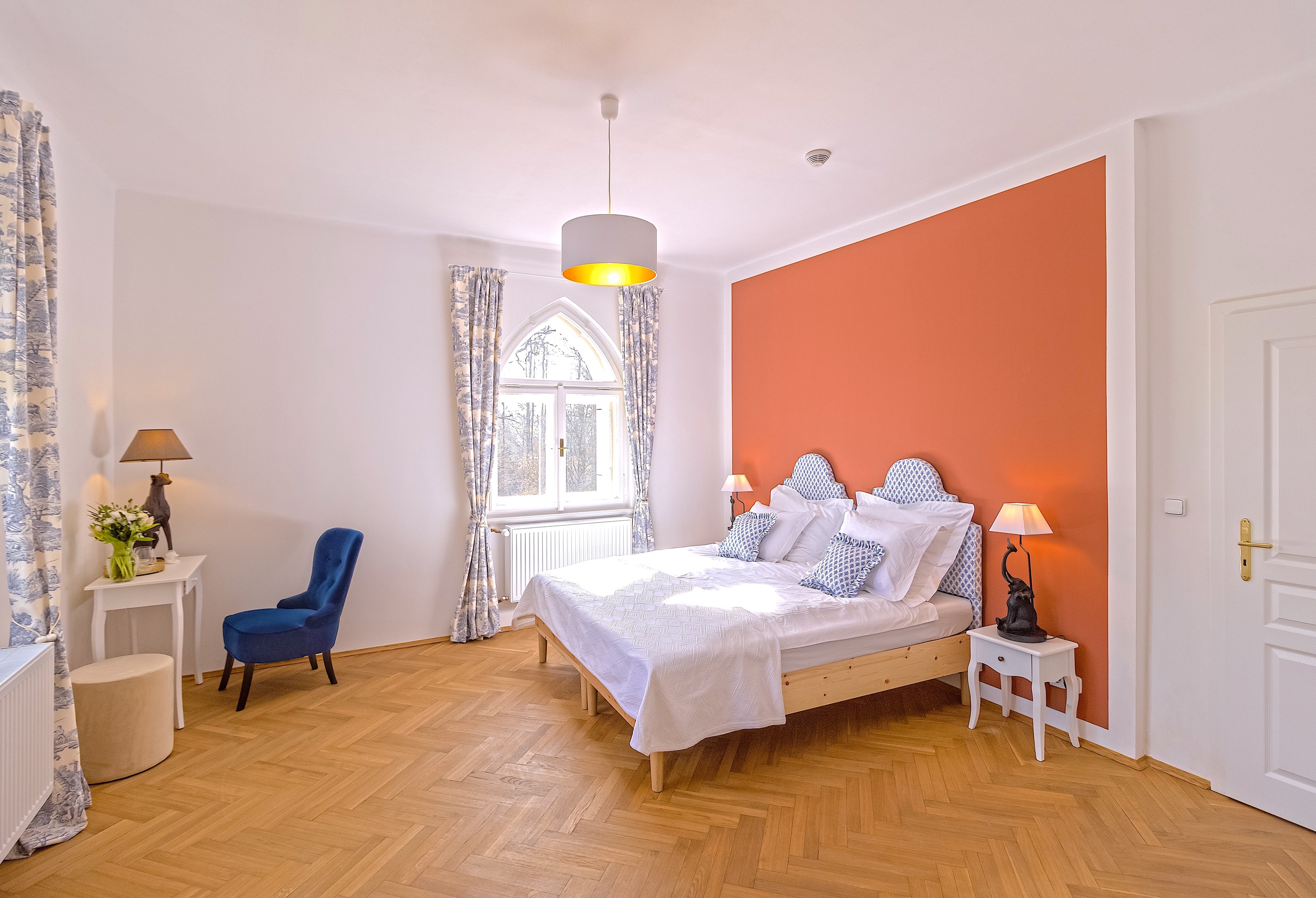 double bed cerveny hradek